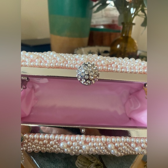 NWOT Baby Pink Pearl bag pink interior Steel shoulder strap Women’s bead… - Picture 7 of 8